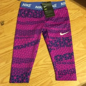 NWT girls Nike dri-fit Capri Leggings size 6